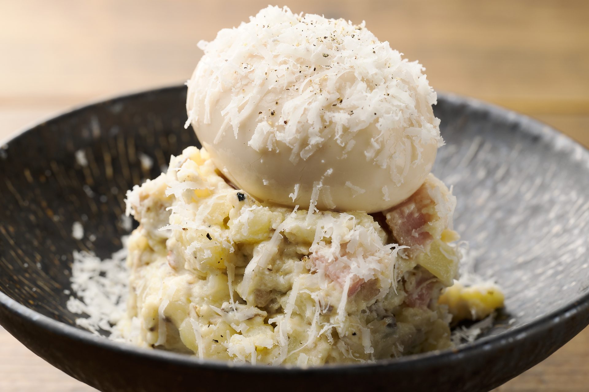 ワインとクラフトビール はるばる チーズたっぷりのポテトサラダ