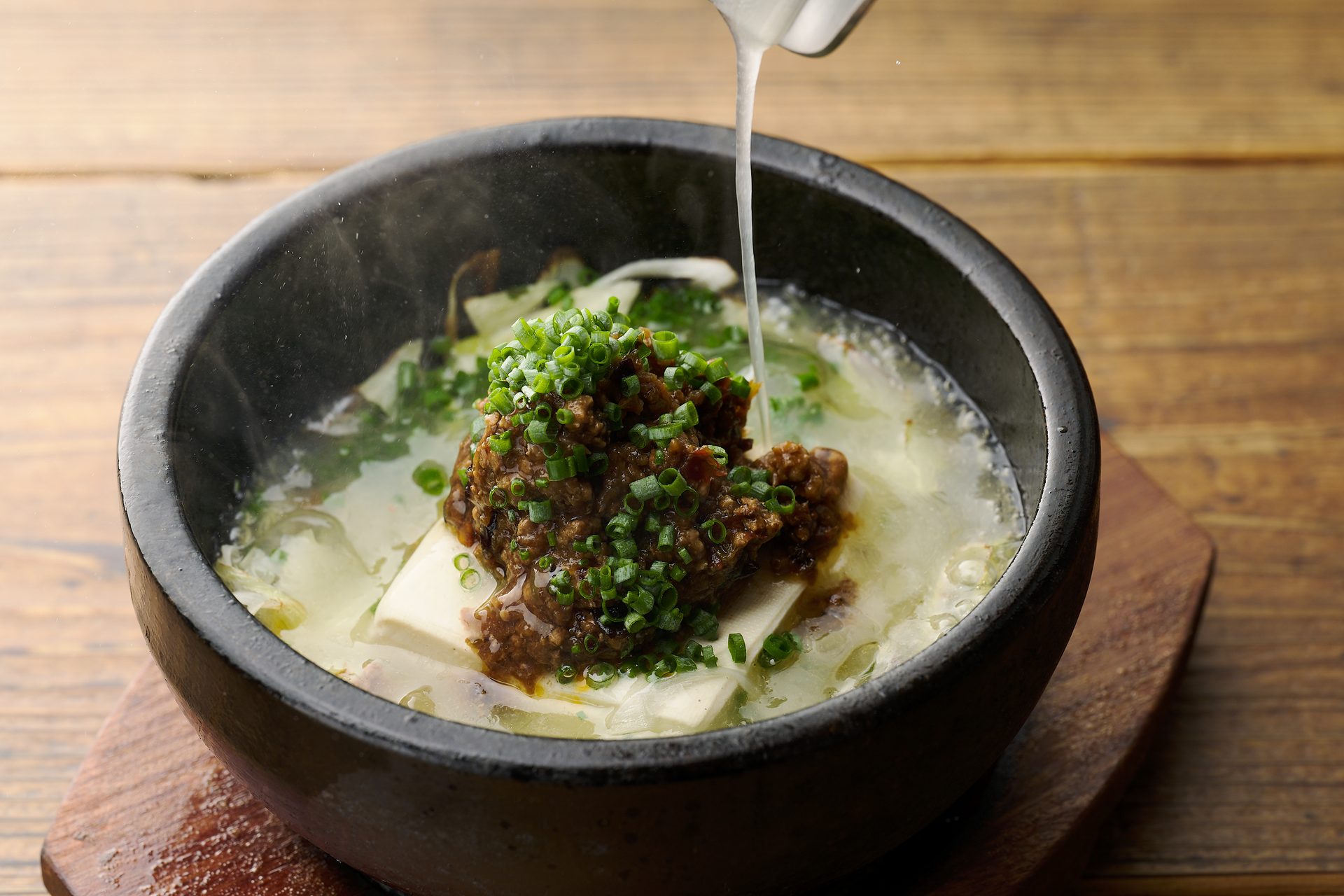 ワインとクラフトビール はるばる 石焼きの肉料理